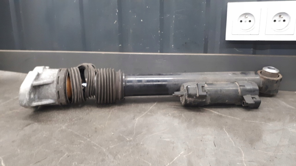 A1673200402 Δεξιά απορρόφηση σοκ Mercedes GLS x167 Product image