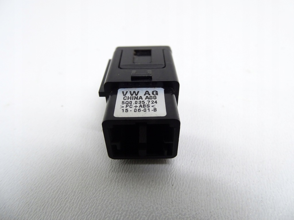 AUX PORT SOCKET SKODA FABIA III RAPID OCTAVIA III 5Q0035724 Product image