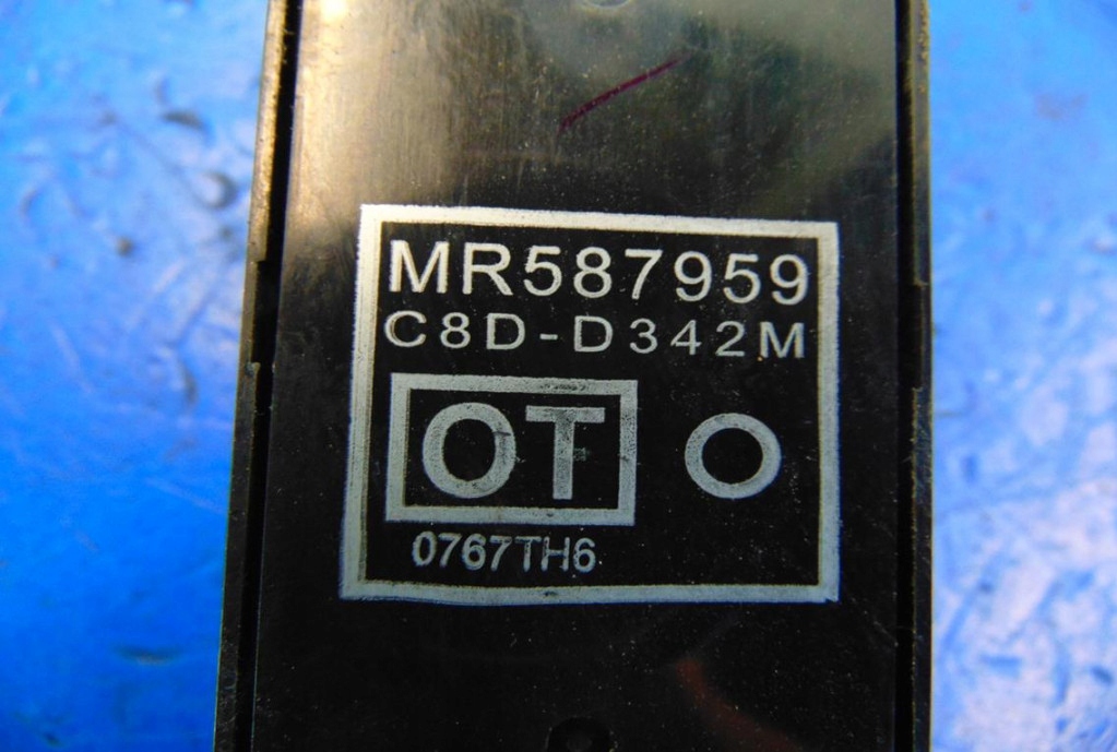 Mitsubishi Colt VI 1.3 12V 5D Glass Switch Product image