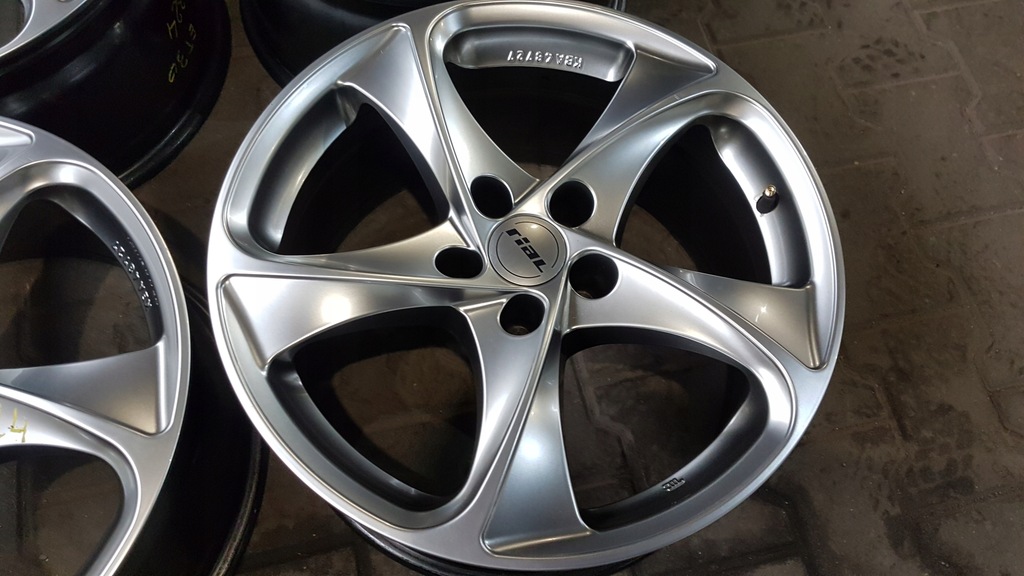 RIAL RIMS 8,5'X 18 ET 30 KBA 48727 5X112 Product image