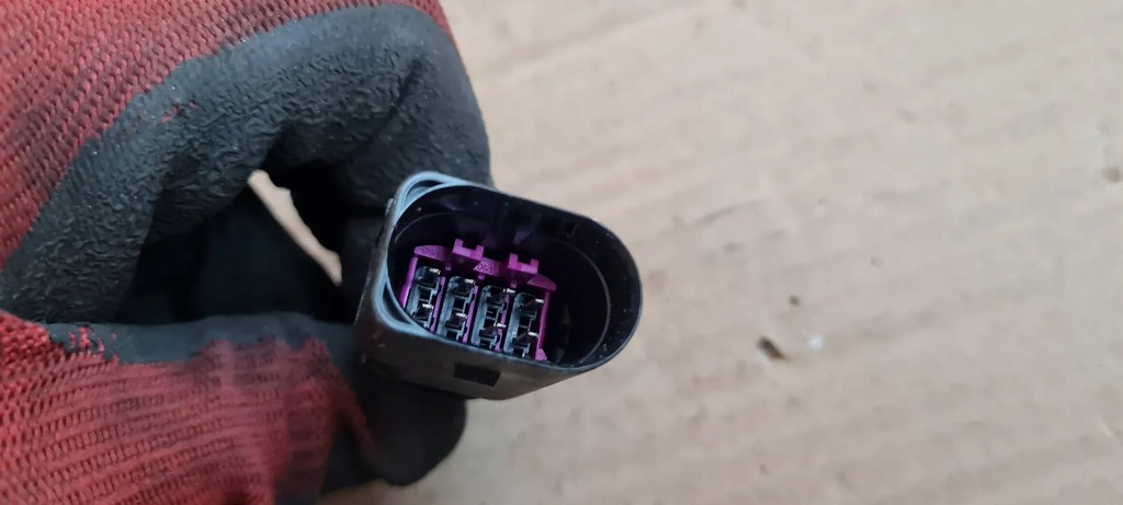 A5 8W PLUG CUBE 1J0973814 VW AUDI A4 B9 8W A5 Q7 4M Q5 80A Product image
