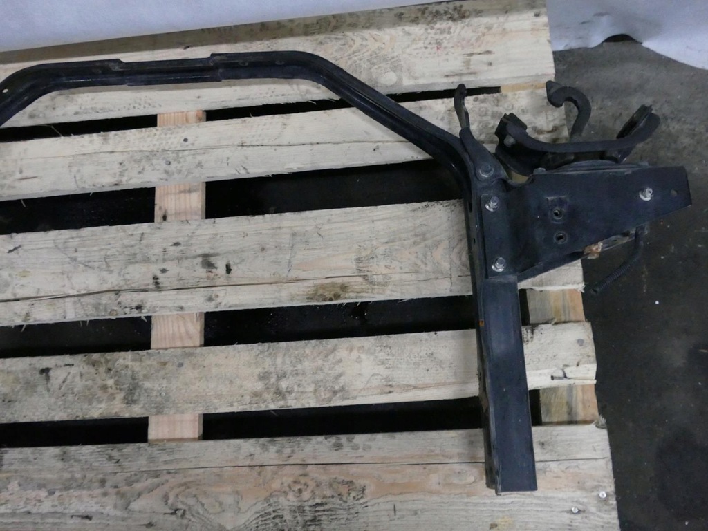 MITSUBISHI CANTER FUSO 7C15 BELT BEAM MOUNT Product image