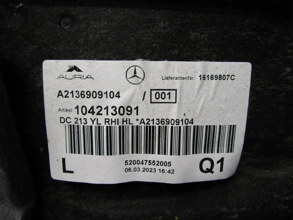 Mercedes E W213 αριστερό τόξο πίσω τροχού A2136909104 Product image