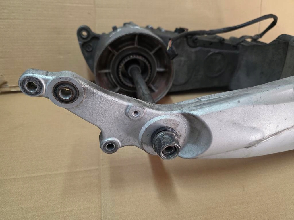 Suzuki Burgman Μια μετάφραση 650 02-12 Drive Swingarm Product image