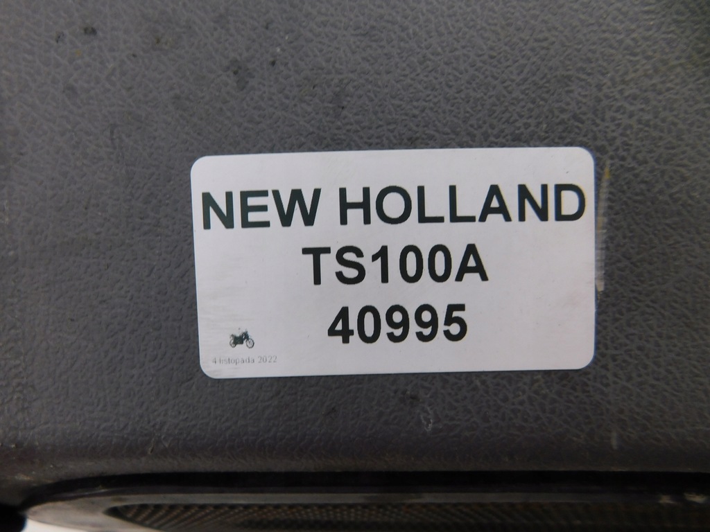 ΚΑΛΥΜΜΑ NEW HOLLAND TS 100A, ΓΕΜΙΣΜΑ ΣΧΑΡΑΣ Product image