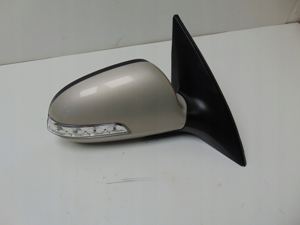ΚΑΘΡΕΠΤΗΣ ΔΕΞΙΟΣ HYUNDAI I30 1 LIFT 8 PIN EUROPA 87620-2R700 Product image