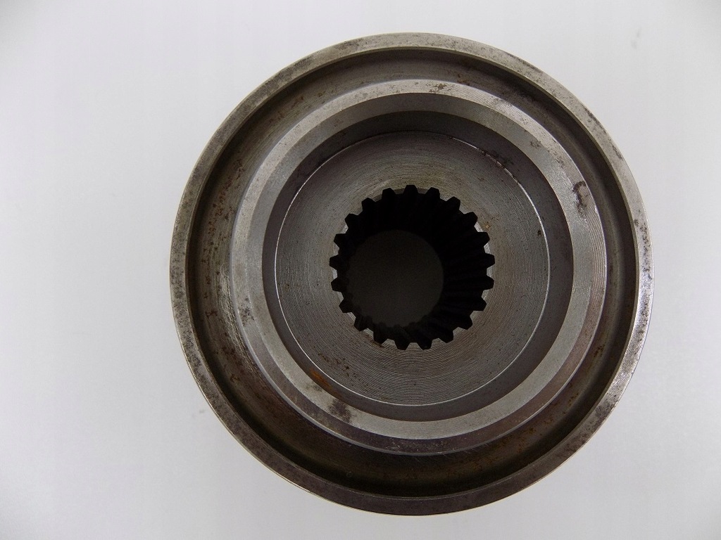 CNH HUB 84800125 CASE 2050 2040 2030 NEW HOLLAND 720CG Product image