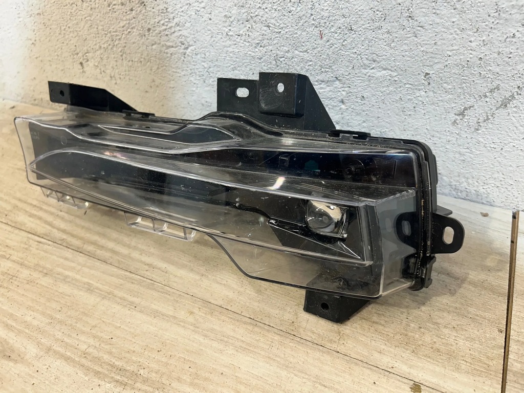 Tesla Model 3 αλογόνου μπροστά δεξιά Product image