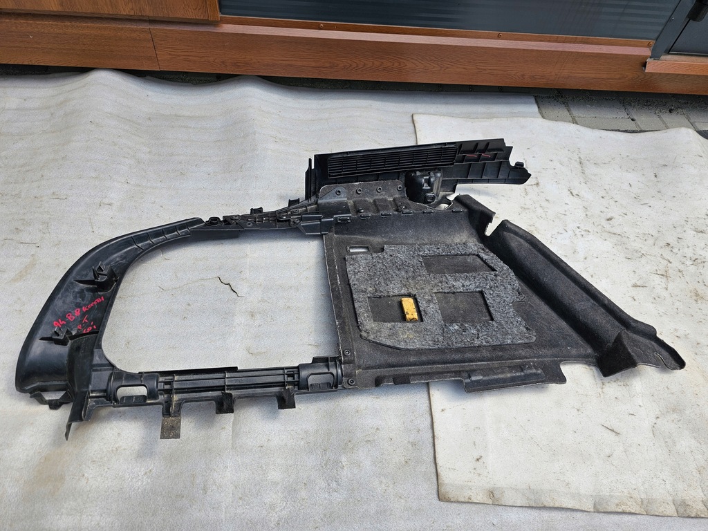 AUDI A4 B8 COMBI ΤΑΠΙΣΤΡΙΑ ΠΛΕΥΡΑ ΚΟΡΜΟΥ, ΔΕΞΙΑ 8K9863880 Product image