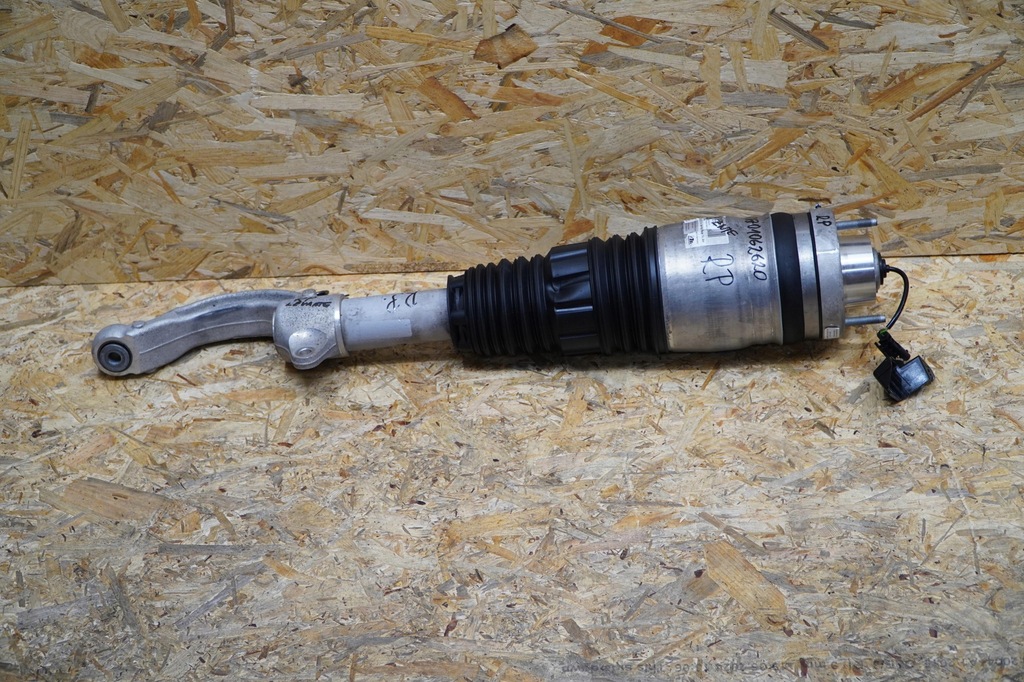 AMORTYZATOR PNEUMATYCZNY PRZÓD 06701062620 06701062600 LEVANTE 3.0 D 16- Product image