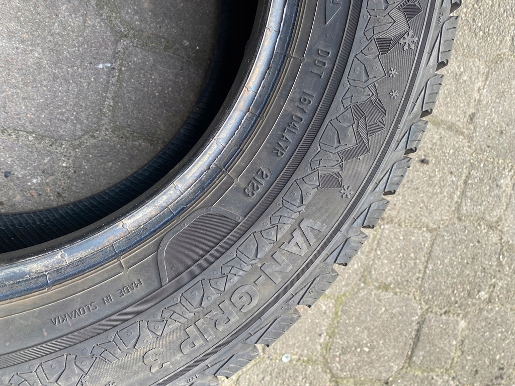 1τμχ SEMPERIT Van-Grip 3 215/65/15 C 104/102T 2023 10,1 χλστ Product image