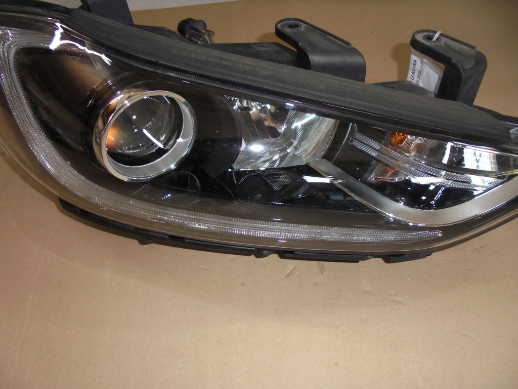 ΔΕΞΙ ΦΩΤΙΣΤΙΚΟ LED HYUNDAI ELANTRA VI 2016 Product image