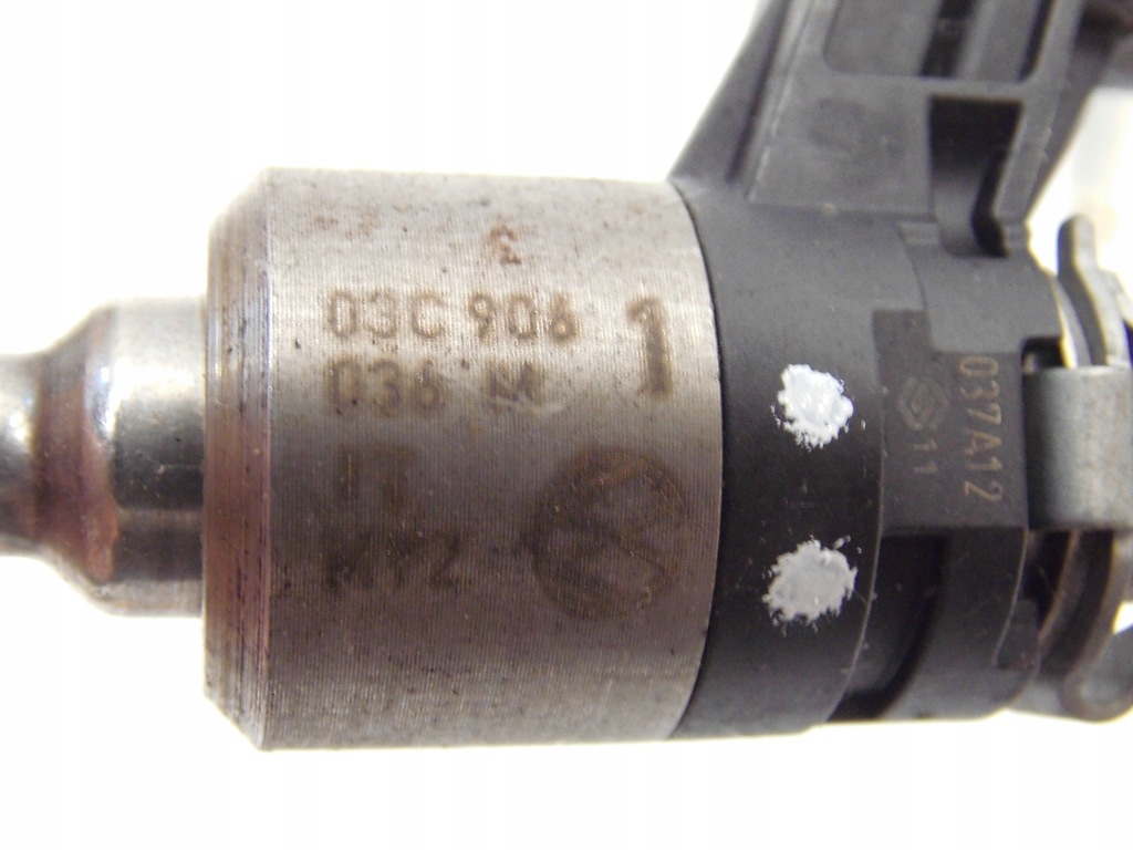 INJECTOR 03C906036M 1.4TSI GOLF VI LEON II A3 Product image