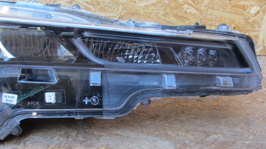 Μπροστινό Δεξί Φωτιστικό TOYOTA COROLLA E21 FULL LED HB COMBI Product image