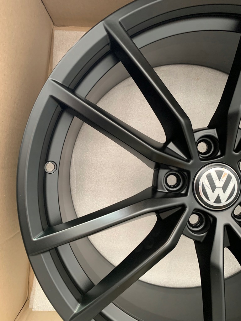 19” Felgi VW Golf Pretoria Komplet 8J ET50 Czarny Mat 5G0601025AJ/CK Product image