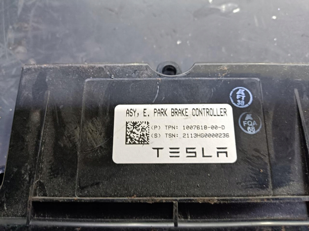 Tesla Model S Εγχειρίδιο φρένα στάθμευσης 1007618-00-D Product image