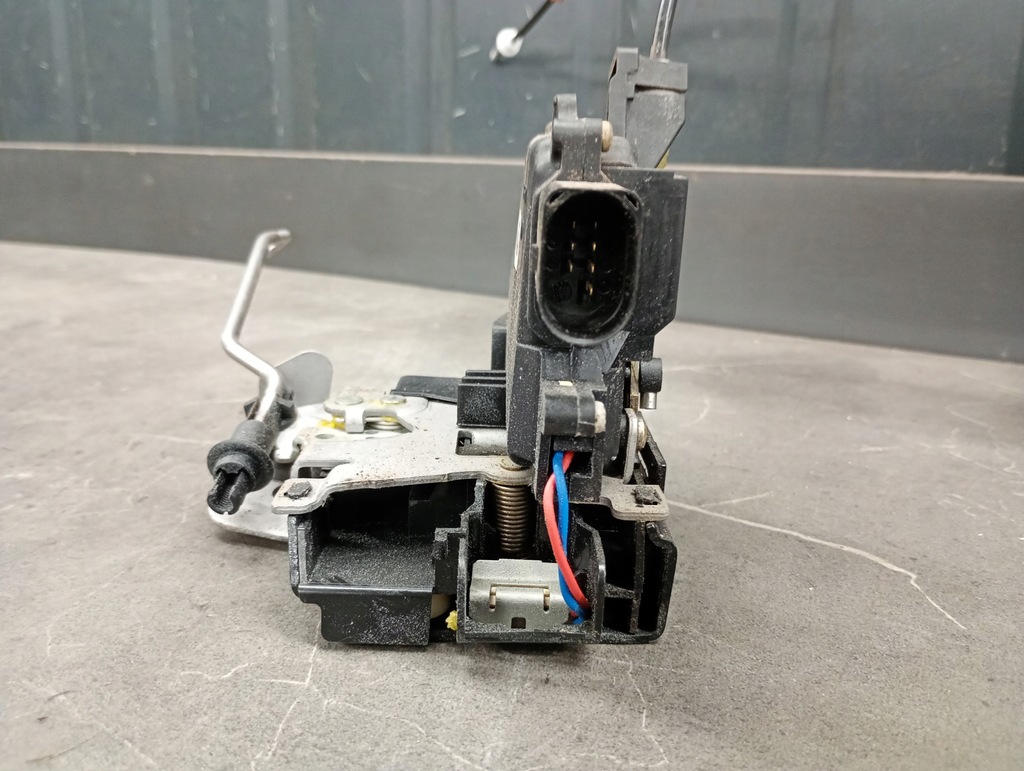 8E0839016C Κλείδωμα πόρτας δεξιά Tiel Audi A4 B6 00-04R Product image