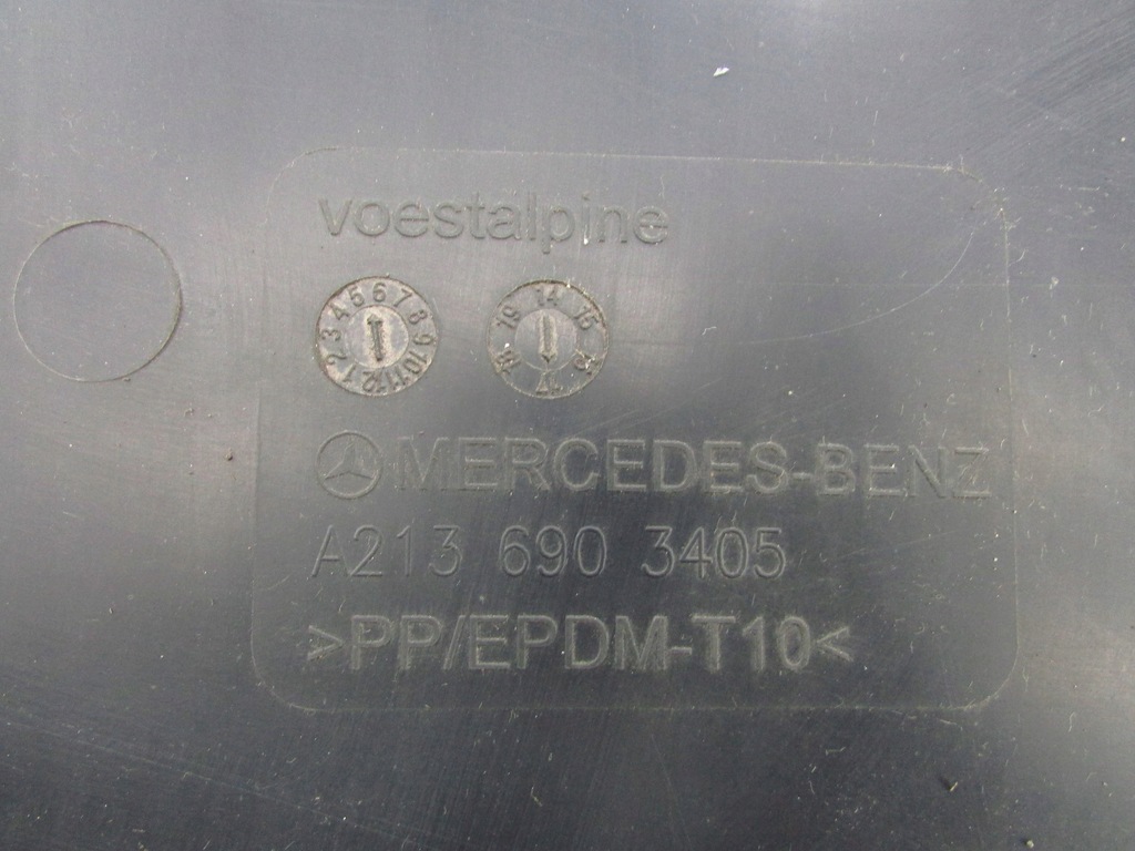 MERCEDES W213 SEDAN ADBLUE TANK ΚΑΛΥΜΜΑ ΣΑΣΙΣ ΠΙΣΩ A2136903405 Product image