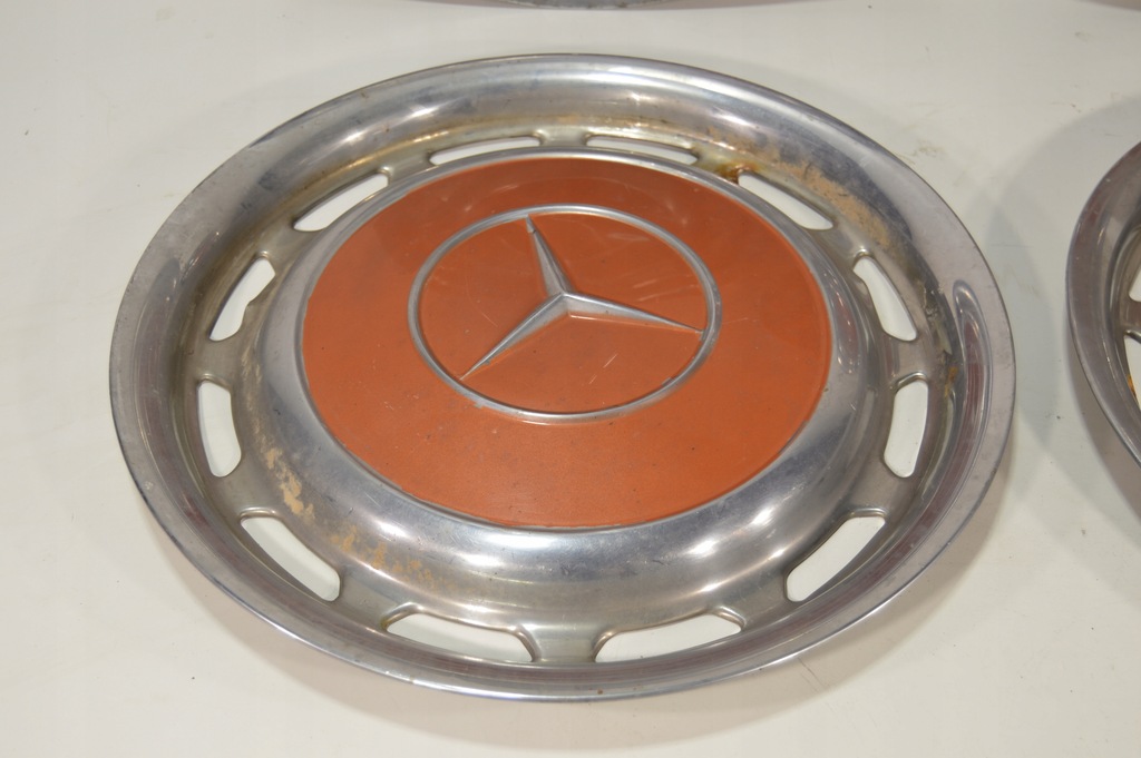 ΣΕΤ MERCEDES HUBCAPS W123 W115 W116 W108 ΓΝΗΣΙΟ ΜΕΤΑΛΛΙΚΟ Product image