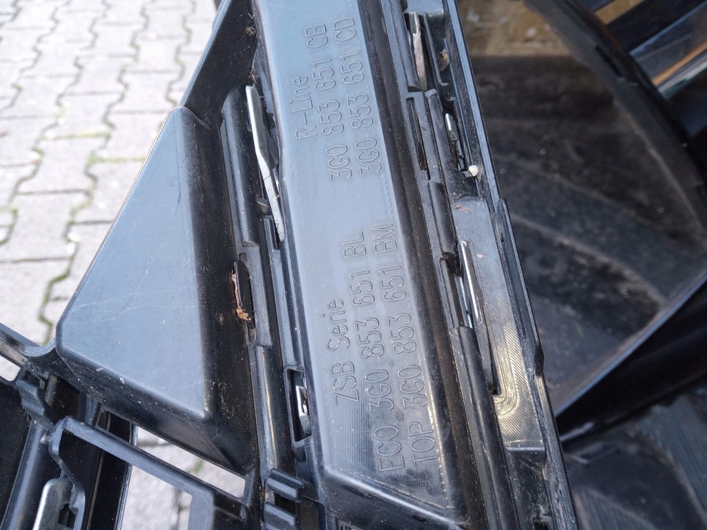 VW Passat B8 Lift 3G0853651BL Grill Dummy Product image