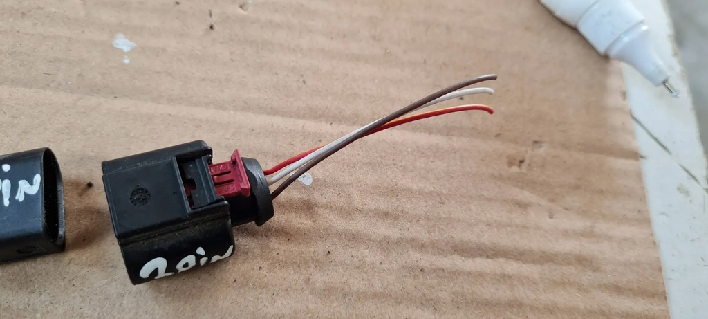 A5 8W PLUG CUBE 1J0973803 VW AUDI A4 B9 8W A5 Q7 4M Q5 80A Product image