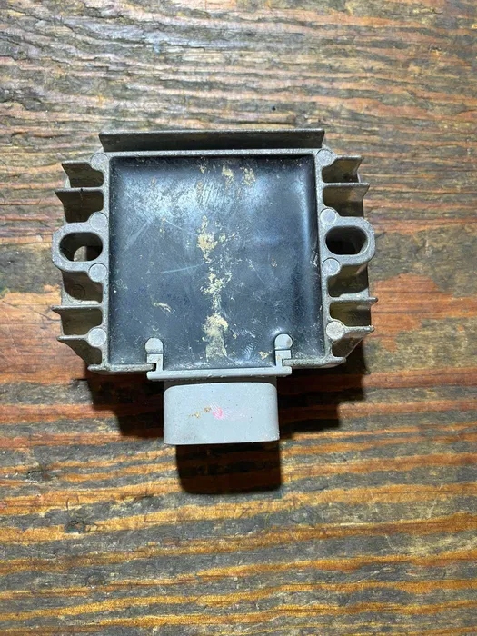 ρυθμιστής τάσης suzuki LTR 450 r 06-11 ltz 400 r 09-18 ltf 250 06-09 Product image