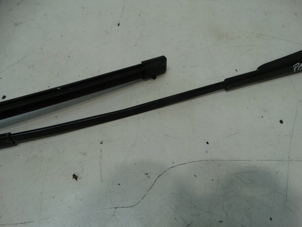 Βραχίονας Υαλοκαθαριστήρα ΔΕΞΙ VOLKSWAGEN PASSAT B6 COMBI 3C1955410B Product image