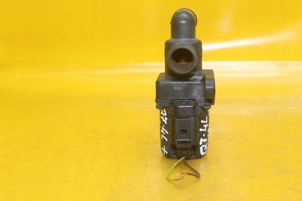 Elektrozdór Audi Q7 4L VW Touareg 1T0820036C Valve Heater Valve Product image