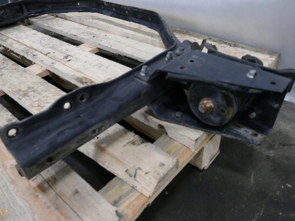 MITSUBISHI CANTER FUSO 7C15 BELT BEAM MOUNT Product image