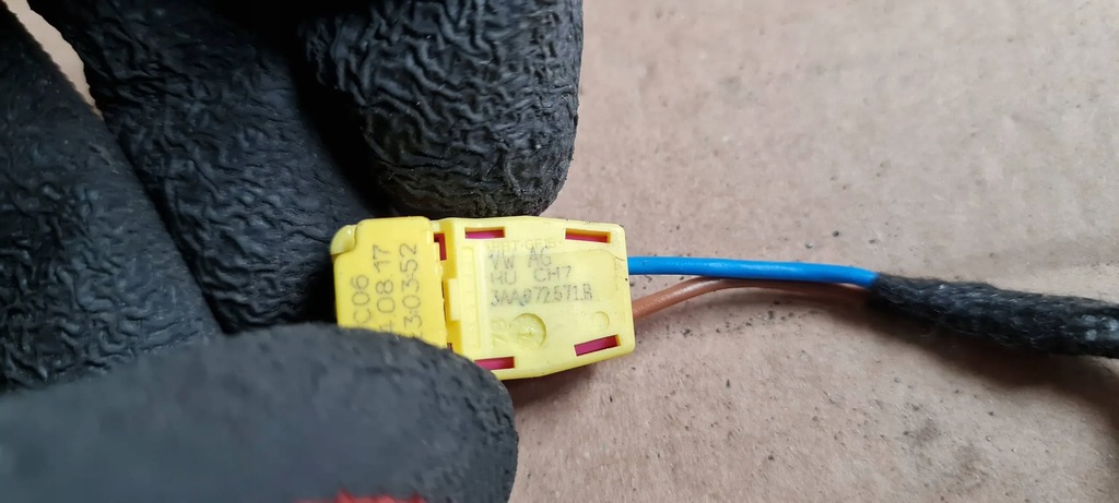 A5 8W AIRBAG CUBE PLUG 3AA972571B A4 B9 8W A5 Q5 80A Product image