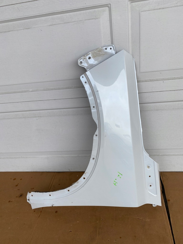 Suzuki Vitara III 15 - αριστερό μπροστινό φτερό χωρίς τρύπες Product image
