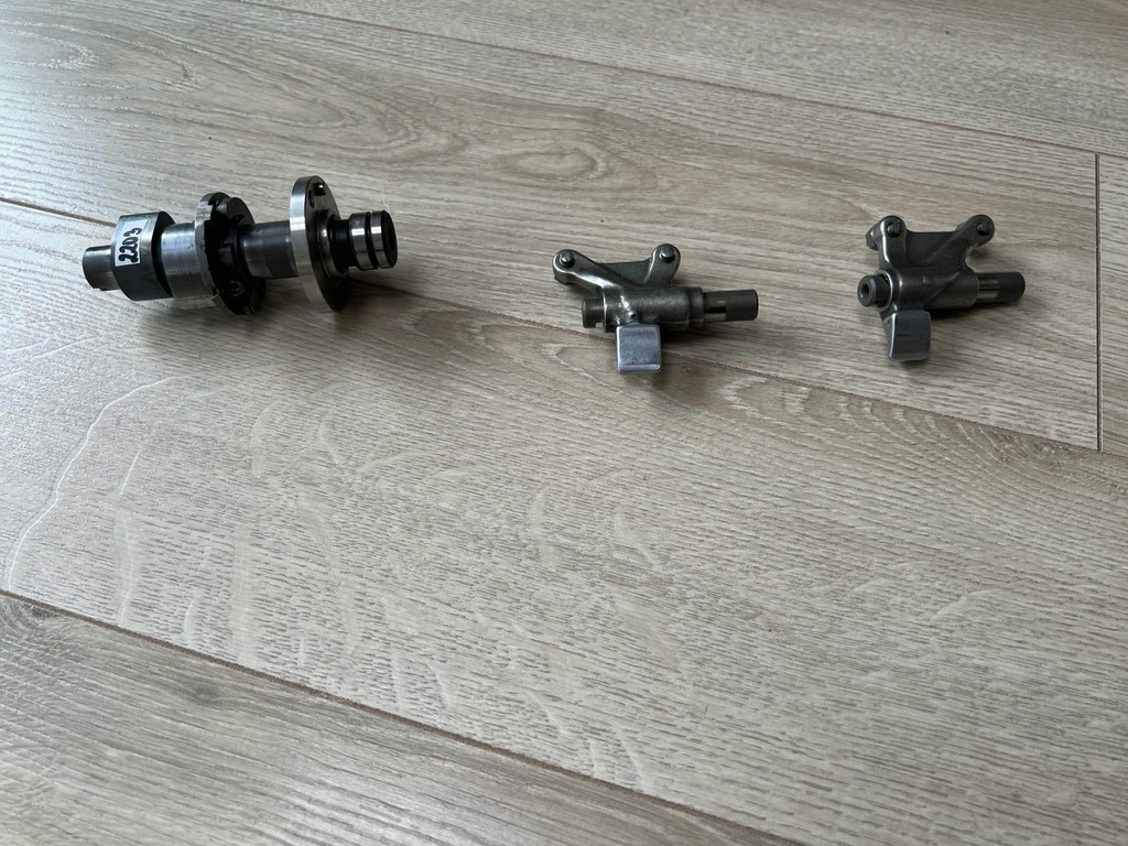 Suzuki XF 650 Freewind DR 650 Camshaft Valve Rockers Cams Product image