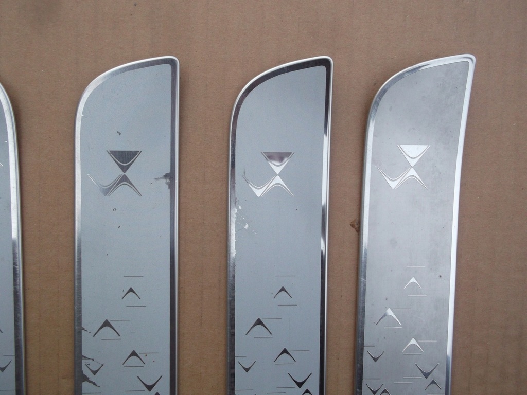 ΕΠΙΚΑΛΥΨΗ ΔΙΑΚΟΣΜΗΤΙΚΗΣ ΟΡΟΥΣ ΤΡΙΠ CITROEN DS4 Product image