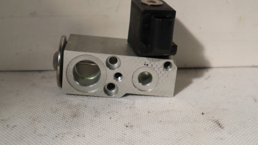 VOLVO V60 II 2.0 T6 PLUG IN HYBRID AIR CONDITIONING VALVE EXANSION VALVE 31497261 Product image