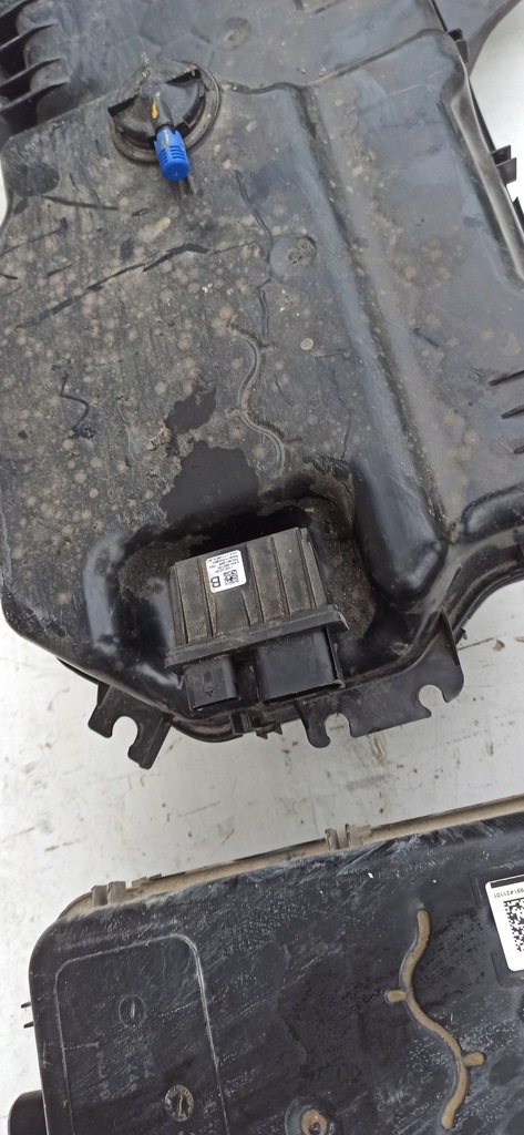 VW T6 TRANSPORTER 2015 - TANK ADBLUE PUMP 7E0131877G 7E0131877H Product image