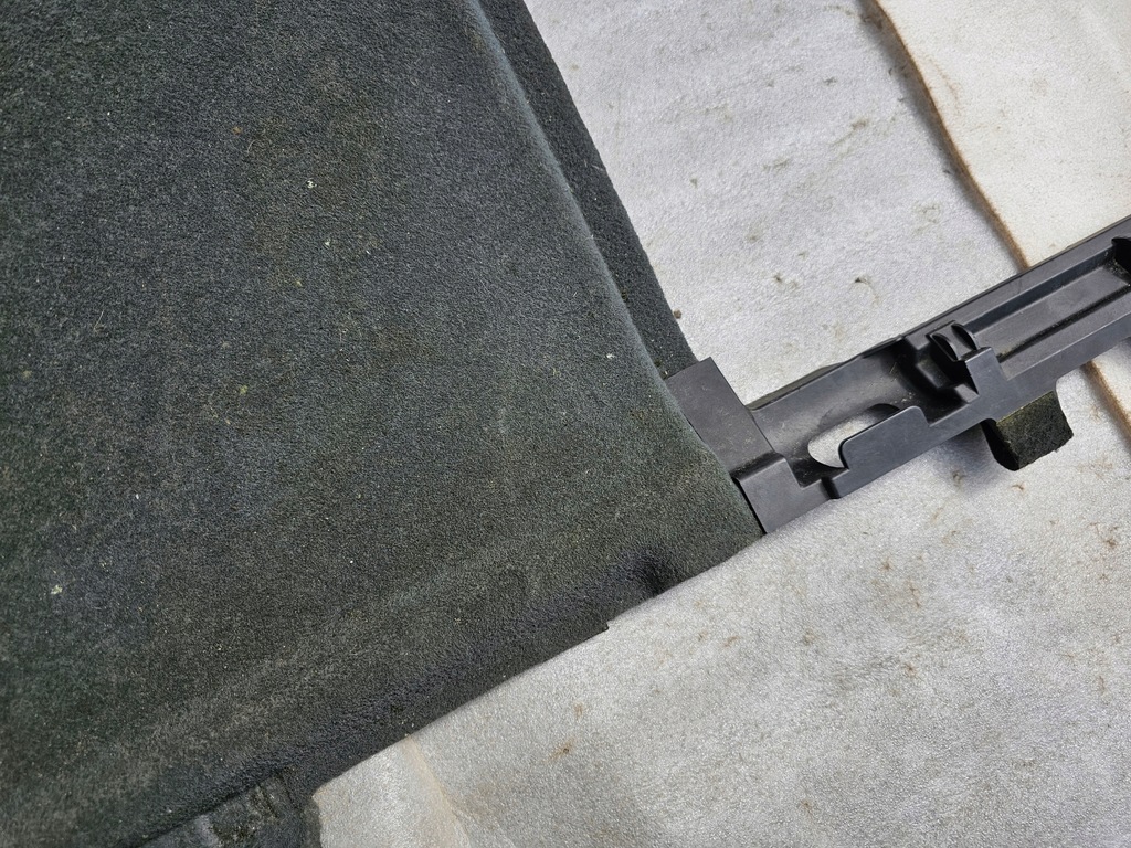AUDI A4 B8 COMBI ΤΑΠΙΣΤΡΙΑ ΠΛΕΥΡΑ ΚΟΡΜΟΥ, ΔΕΞΙΑ 8K9863880 Product image