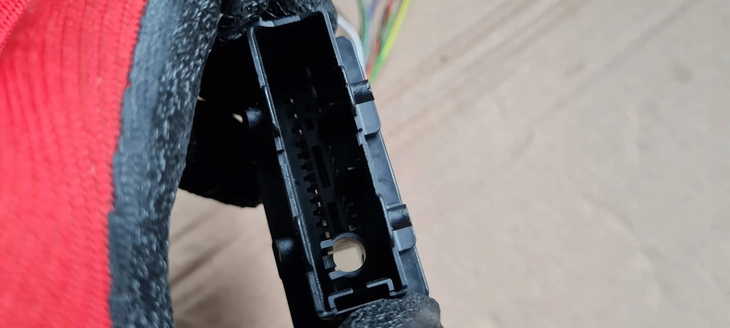 A5 8W CUBICLE PLUG CONSECTOR 4H0972701 A4 B9 8W Product image