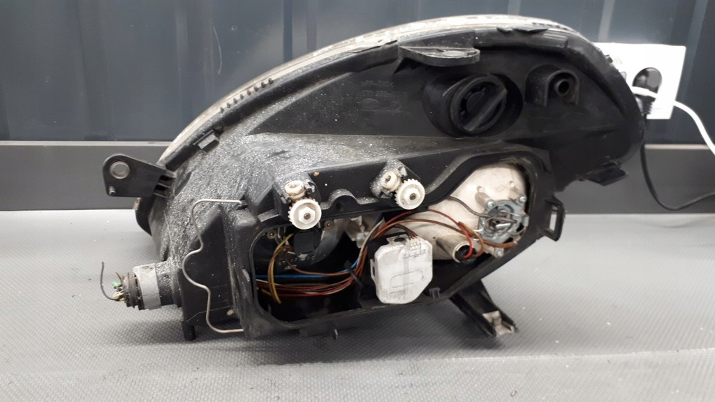 270532-00r Δεξιά Lancia Ypsilon II Hella Product image