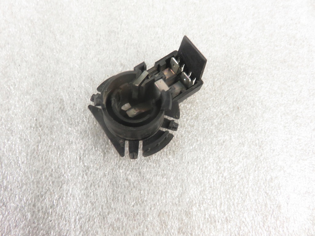 ΔΕΞΙ ΦΩΤΙΣΤΙΚΟ ΠΙΣΩ ΠΟΡΤΑΣ AUDI A6 C4 4A0945094F Product image