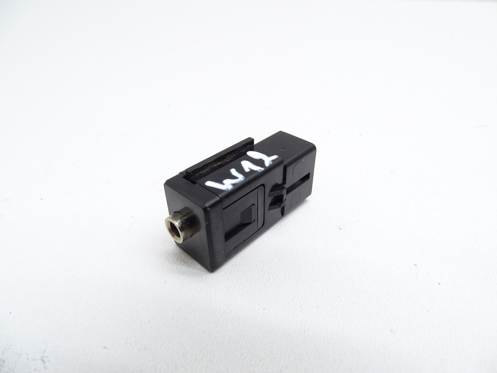 AUX PORT SOCKET SKODA FABIA III RAPID OCTAVIA III 5Q0035724 Product image