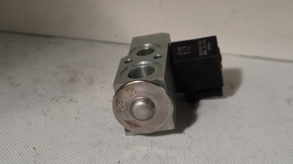 VOLVO V60 II 2.0 T6 PLUG IN HYBRID AIR CONDITIONING VALVE EXANSION VALVE 31497261 Product image
