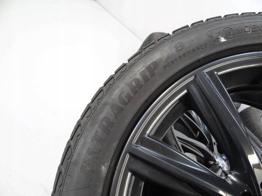 4 x BMW 5 G30 G31 RIMS 6874440 8Jx18 IS30 με ελαστικά Goodyear Product image