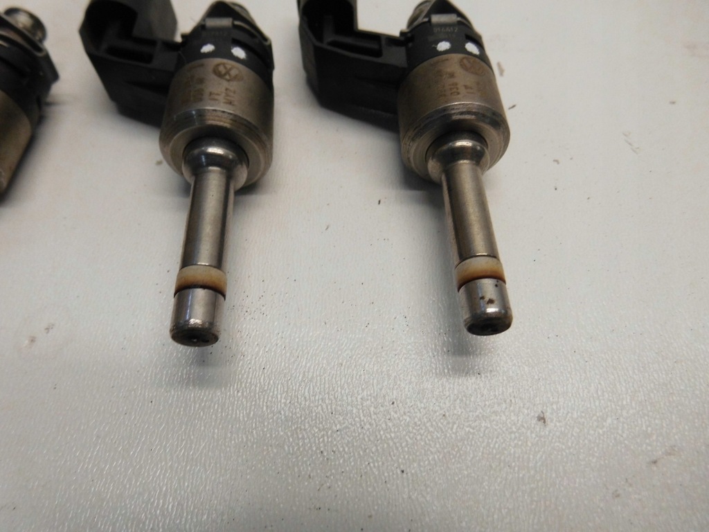 INJECTOR 03C906036M 1.4TSI GOLF VI LEON II A3 Product image