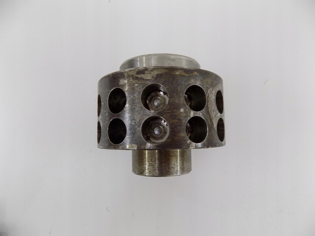 CNH HUB 84800125 CASE 2050 2040 2030 NEW HOLLAND 720CG Product image