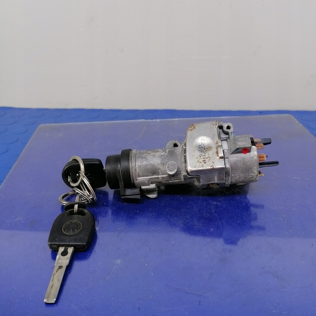 PASSAT B5 FL ΔΙΑΚΟΠΤΗΣ ΑΝΑΦΛΕΞΗΣ ΜΕ ΚΛΕΙΔΙ 4B0905851G Product image