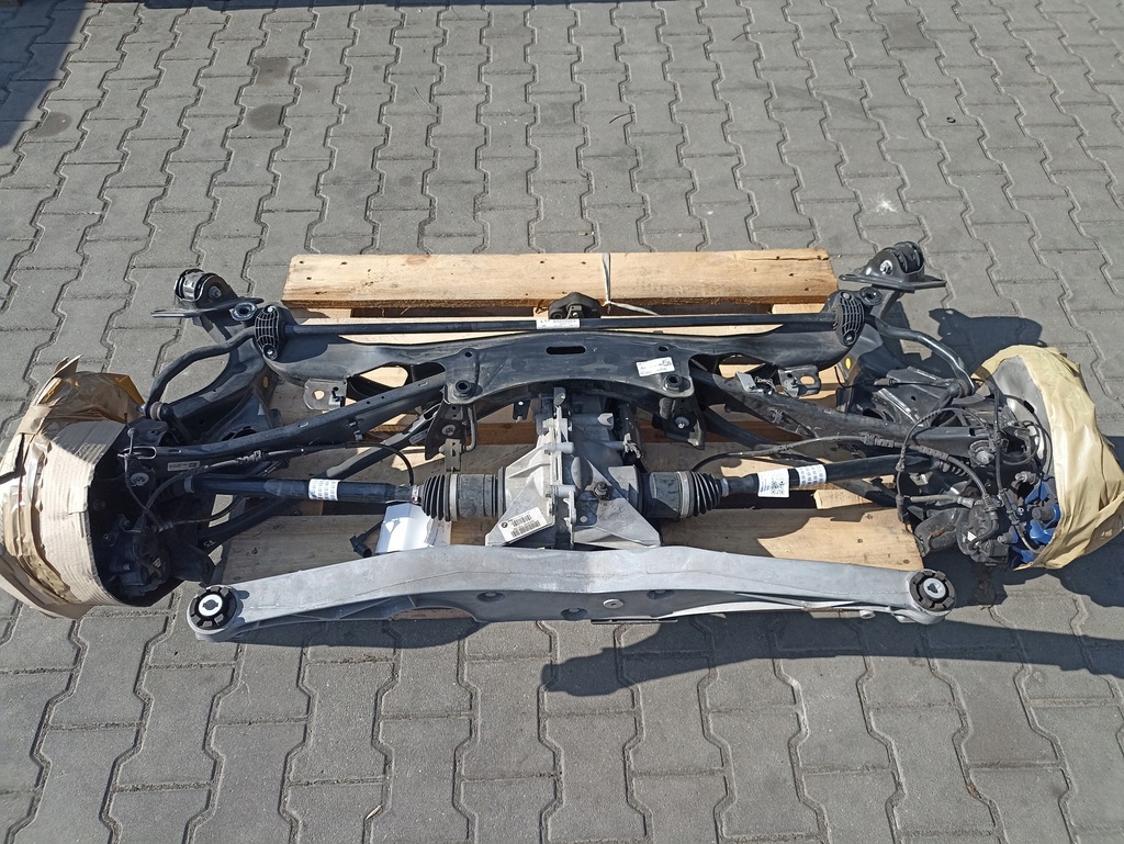 Εγκάρσια δοκός μετάδοσης πίσω άξονα 6858474 X1 X2 F48 F49 F39 Product image