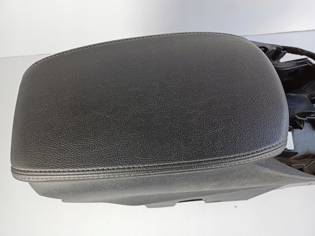 CITROEN DS5 CENTER TUNNEL ARRMREST EUROPE Product image