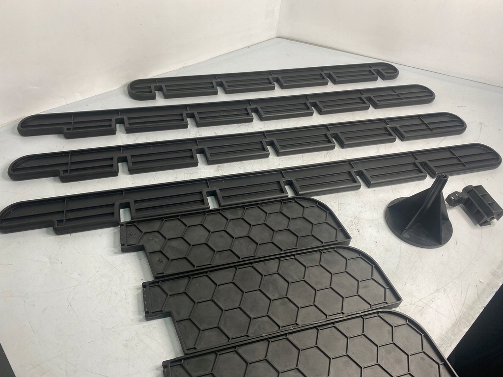 Χωρίσματα πορτμπαγκάζ ΣΕΤ BMW E61 7116739 Product image