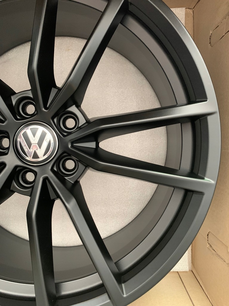 19” Felgi VW Golf Pretoria Komplet 8J ET50 Czarny Mat 5G0601025AJ/CK Product image