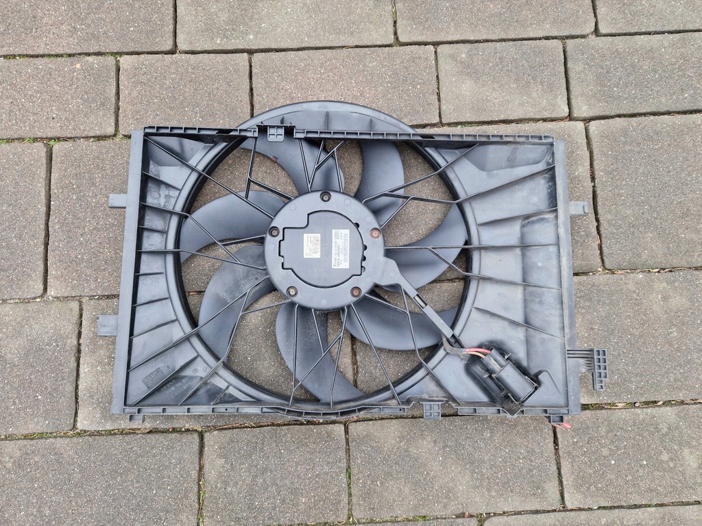 C-Class W203 Άλλες κατοικίες με ανεμιστήρα 400W A2035001593 A2035400688 2006 Product image